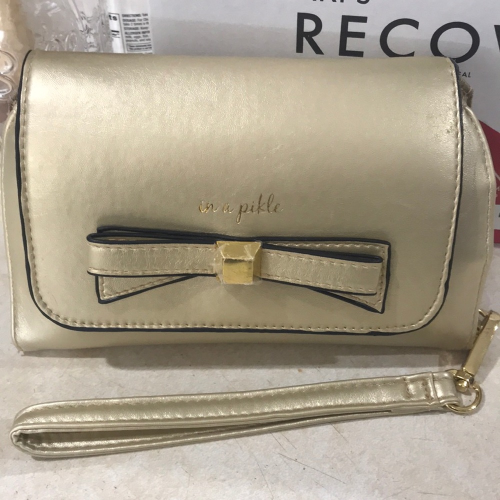 In a Pikle Relish - Gleaming Gold